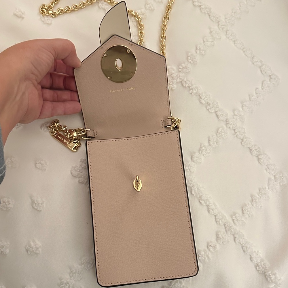Elegant Beige and Cream Crossbody Bag - Picture 6 of 7